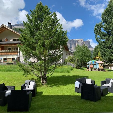 Garni La Vara Corvara In Badia Bagian luar foto