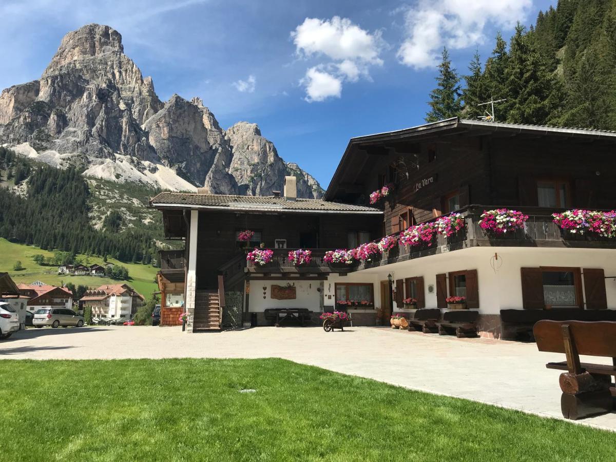 Garni La Vara Corvara In Badia Bagian luar foto