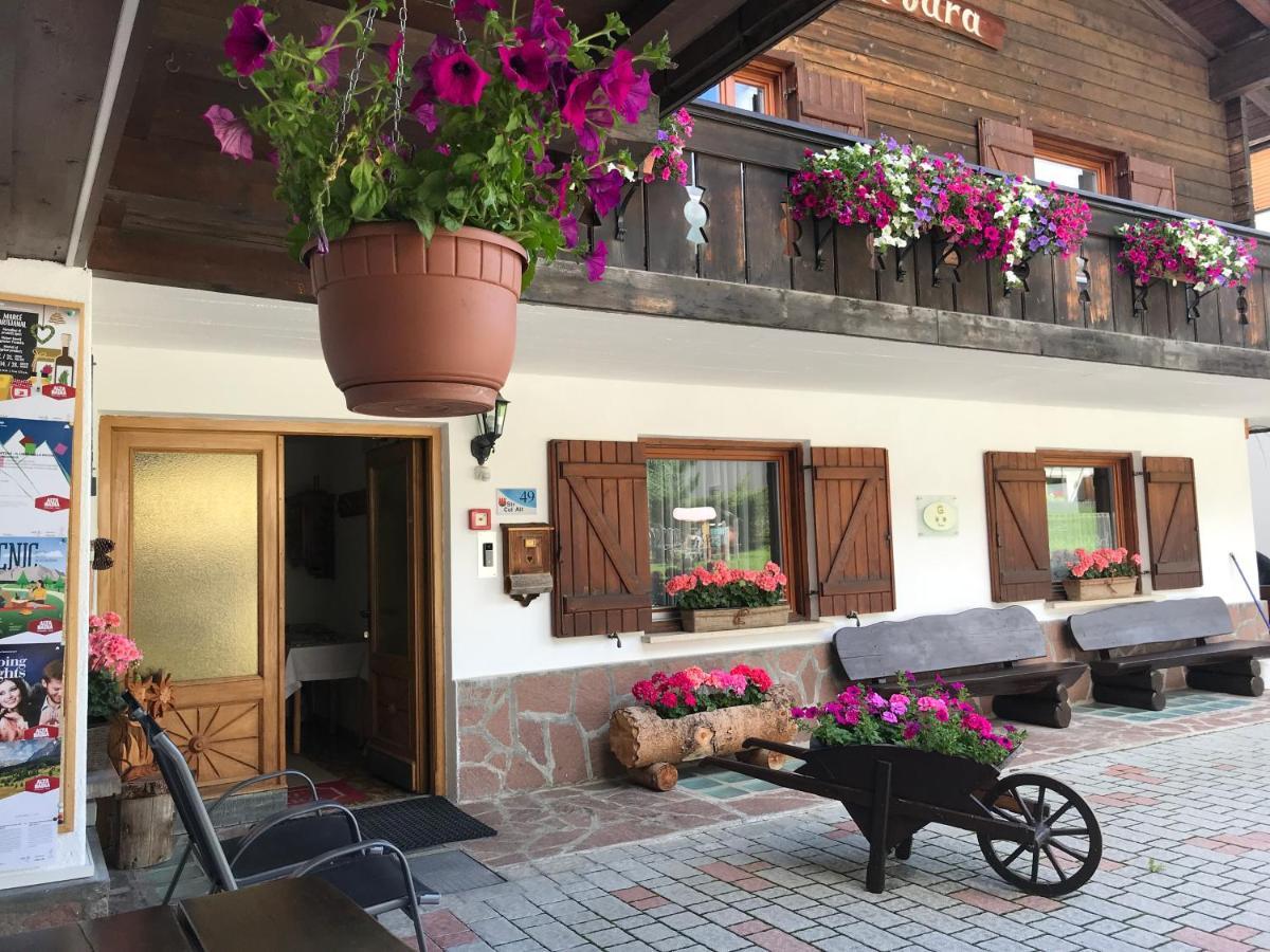 Garni La Vara Corvara In Badia Bagian luar foto