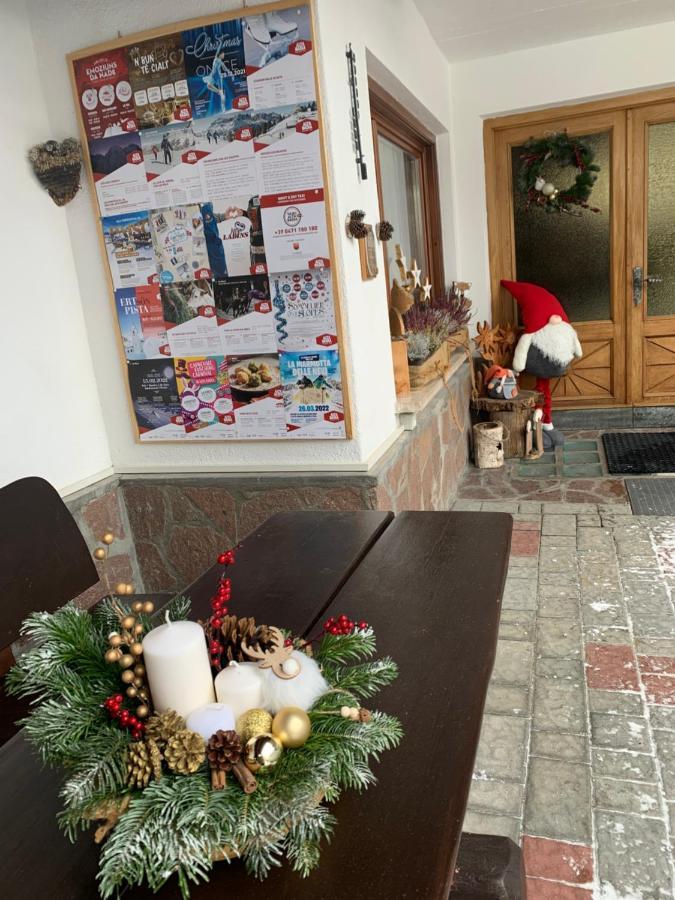 Garni La Vara Corvara In Badia Bagian luar foto