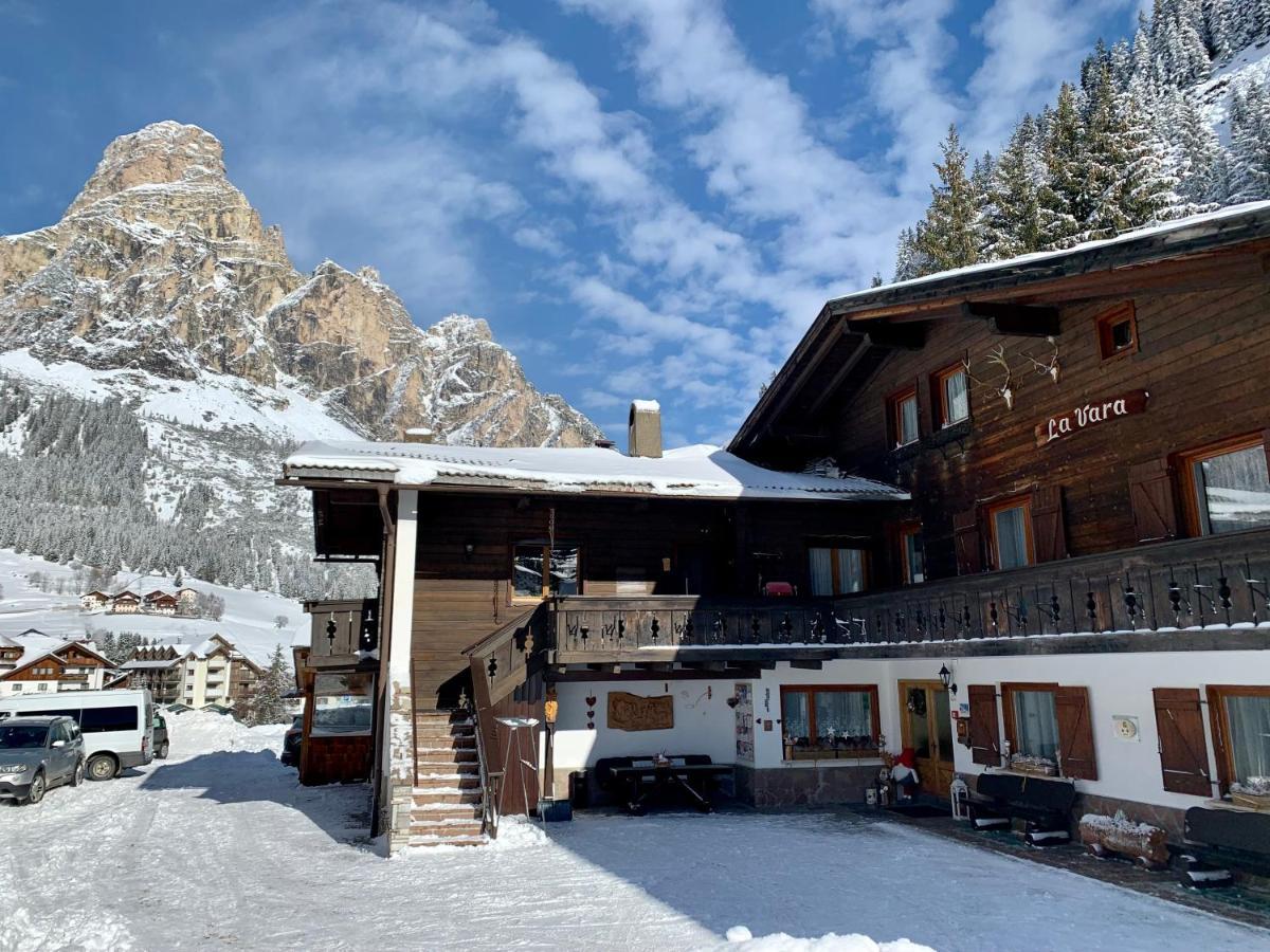 Garni La Vara Corvara In Badia Bagian luar foto
