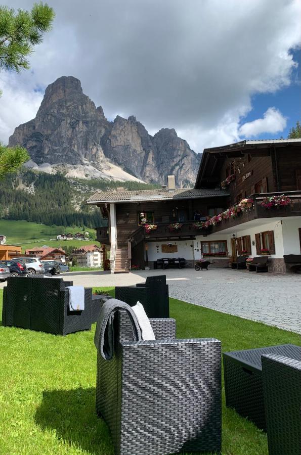 Garni La Vara Corvara In Badia Bagian luar foto