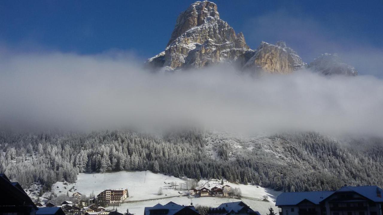 Garni La Vara Corvara In Badia Bagian luar foto