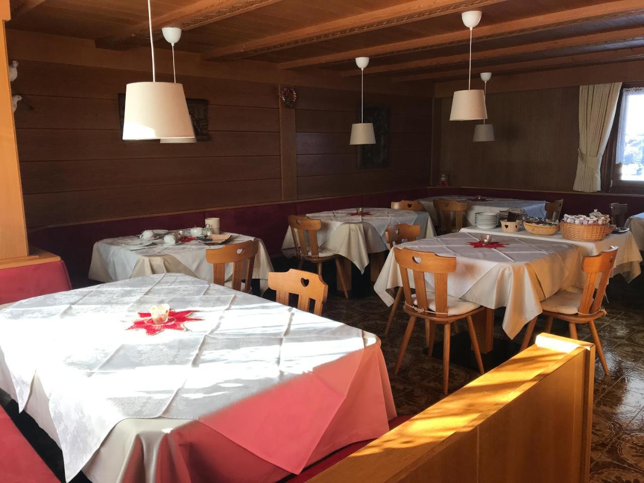 Garni La Vara Corvara In Badia Bagian luar foto