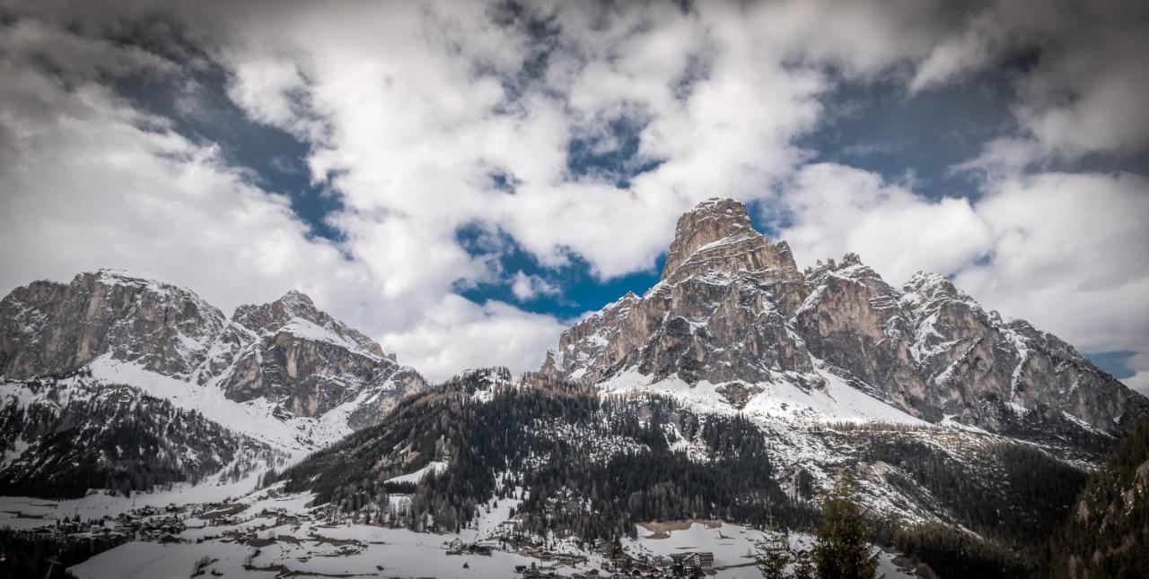 Garni La Vara Corvara In Badia Bagian luar foto