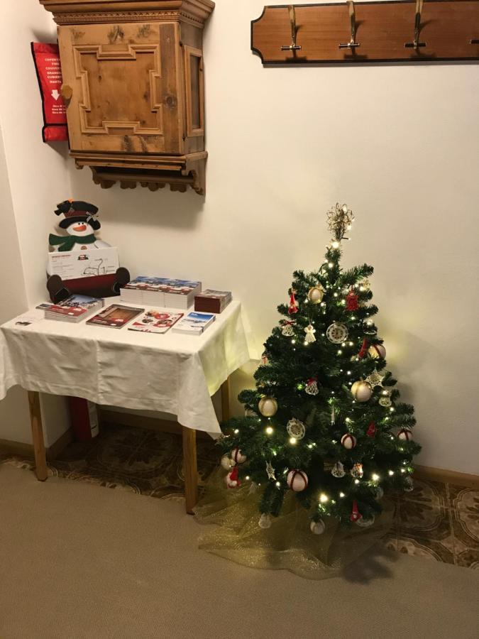 Garni La Vara Corvara In Badia Bagian luar foto